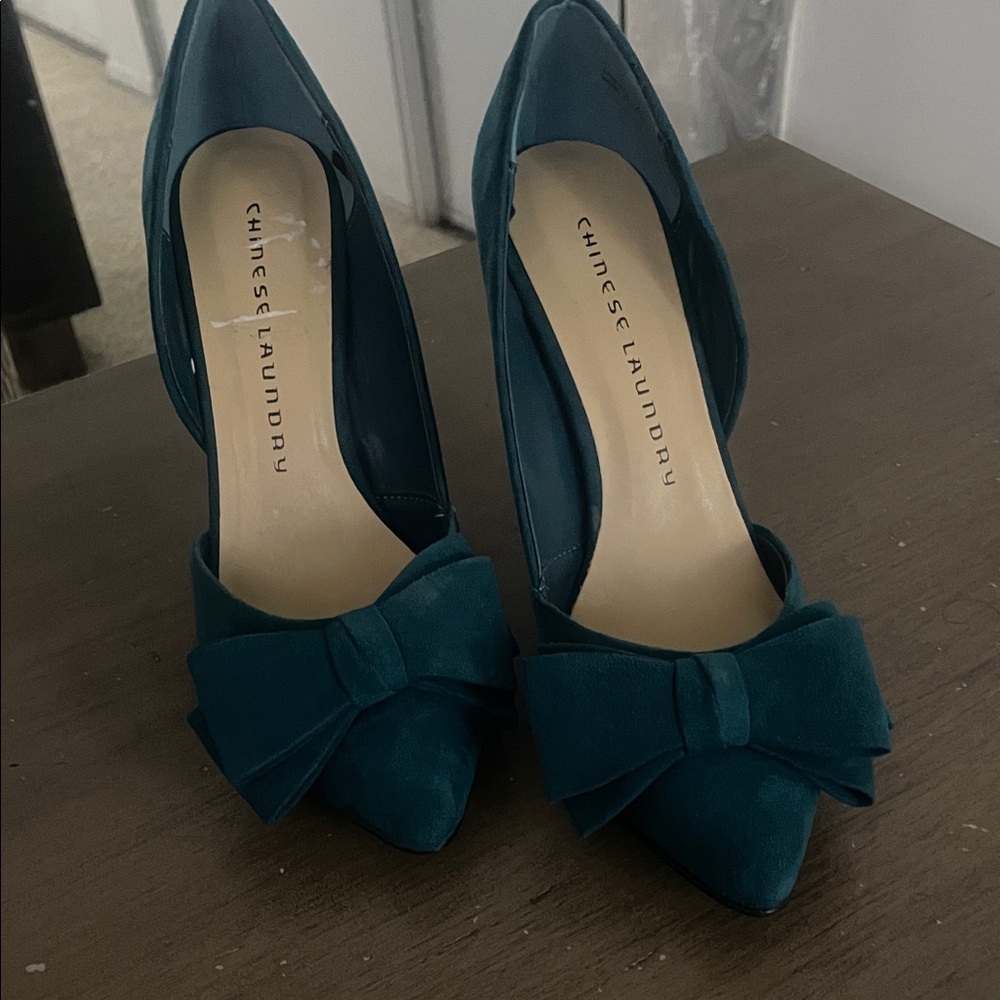 Chinese Laundry Teal Pointed-Toe Bow Pumps